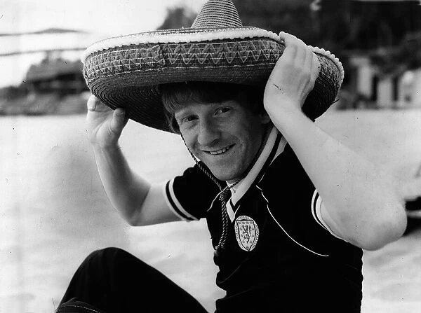 Gordon Strachan of Scotland wearing sombrero before the match with Uruguay in the World