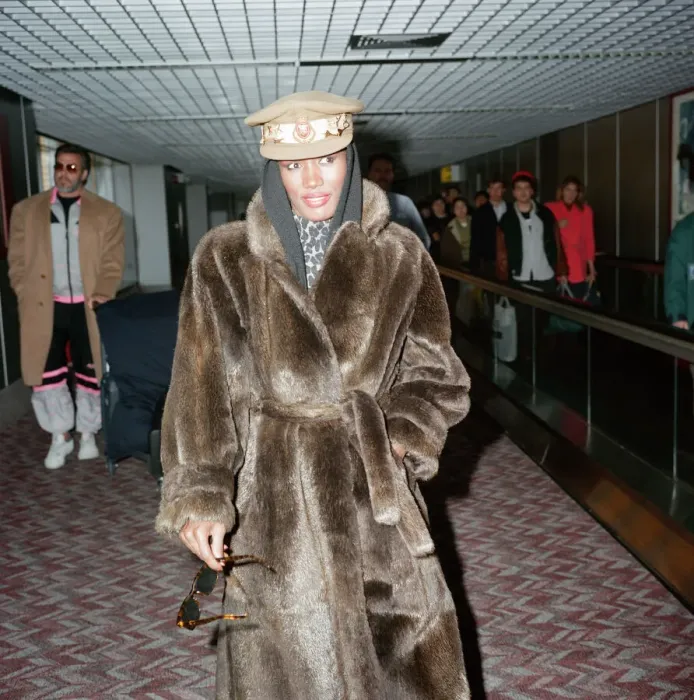 Framed Print : Grace Jones at London Airport. 25th March 1990 Framed Print : Grace Jones at London Airport. 25th March 1990