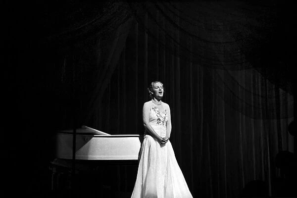 Gracie Fields Performing on Stage circa. January 1938 OL305H-001