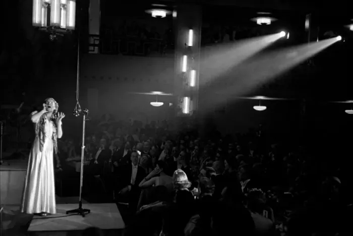 Framed Print : Gracie Fields seen here performing at the Dorchester Hotel Circa. January 1938 OL305G