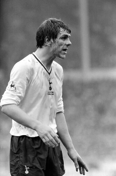Graham Roberts of Spurs with blood coming from a cut on his head
