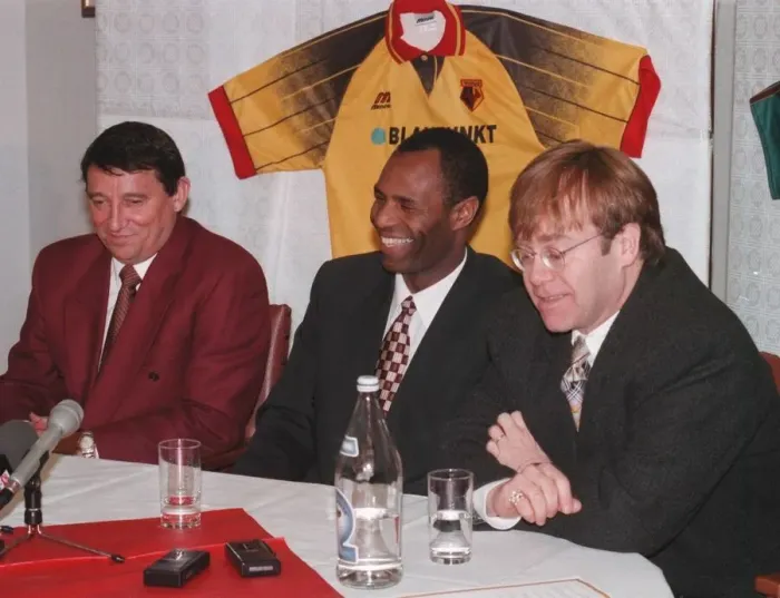 Framed Print : Graham Taylor at press conference with Luther Blissett and Elton John after rejoining Framed Print : Graham Taylor at press conference with Luther Blissett and Elton John after rejoining
