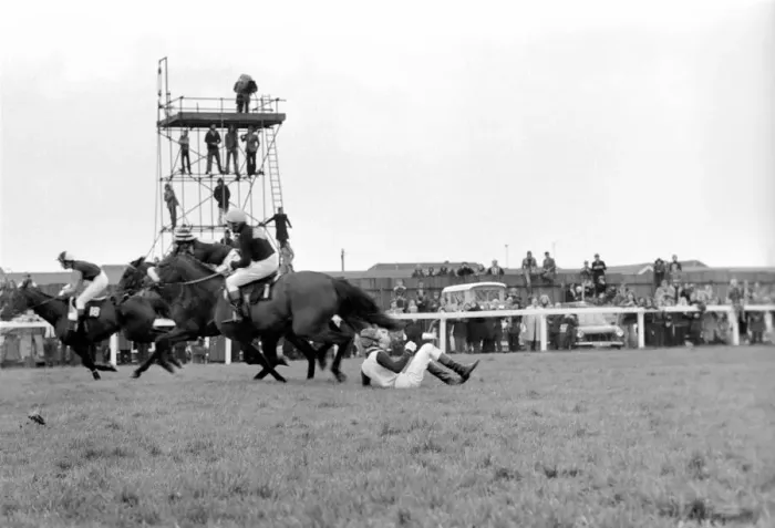 Framed Print : The Grand National at Aintree: Red Rum narrowly miss Jockey A Framed Print : The Grand National at Aintree: Red Rum narrowly miss Jockey A