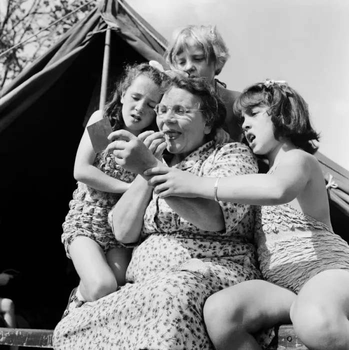 Framed Print : Grandmother Rosina Cox shows her grandchildren 10 year old Frances Gee Framed Print : Grandmother Rosina Cox shows her grandchildren 10 year old Frances Gee