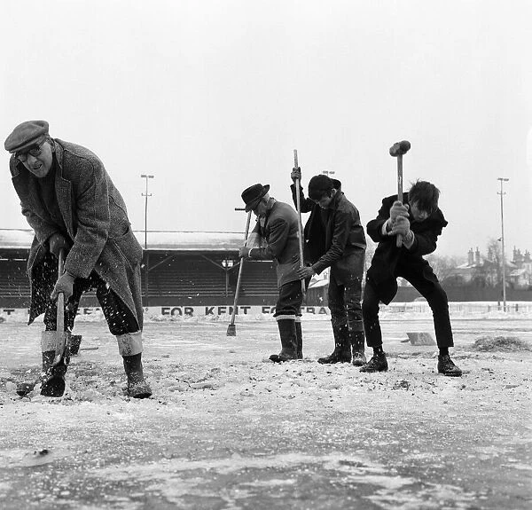 Gravesend and Northfleet training session in the snow ahead of their FA Cup fourth