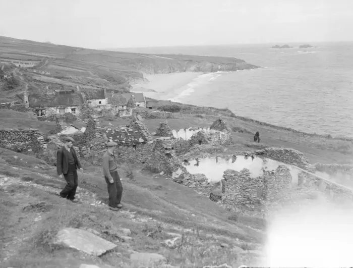 Framed Print : Great Blasket Island. 2 / 9 / 1951 B4206 / 2 Framed Print : Great Blasket Island. 2 / 9 / 1951 B4206 / 2