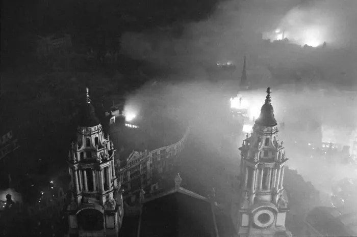 Framed Print : The Great Fire of London December 29th 1940 from the dome of St Pauls Cathedral Framed Print : The Great Fire of London December 29th 1940 from the dome of St Pauls Cathedral