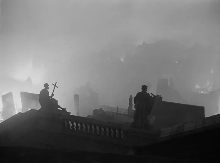 Framed Print : The Great Fire of London December 29th 1940 from the dome of St Pauls Cathedral