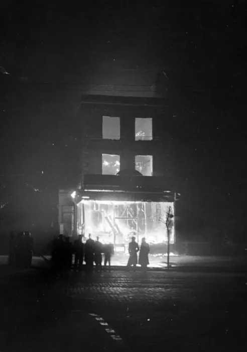 Framed Print : The Great Fire of London. Fires in London after the German attack. 29th December 1940 Framed Print : The Great Fire of London. Fires in London after the German attack. 29th December 1940