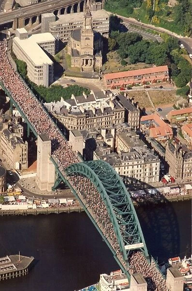 The Great North Run 15 September 1991 - The running masses pour over the Tyne Bridge