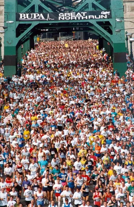 Framed Print : Great North Run, 18 September, 1994 - Competitors crossing the Tyne Bridge