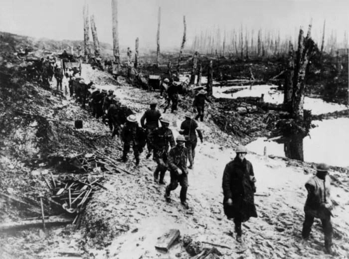Framed Print : The Great War, ( First World War, WW1, World War One ). Mud, lice, desolation Framed Print : The Great War, ( First World War, WW1, World War One ). Mud, lice, desolation