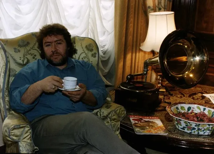 Framed Print : Gregor Fisher Actor at the Mountbatten hotel in Londons Covent Garden Framed Print : Gregor Fisher Actor at the Mountbatten hotel in Londons Covent Garden