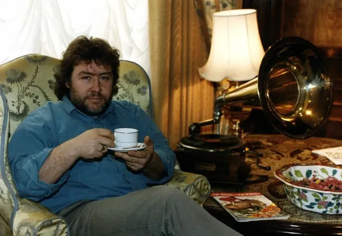 Framed Print : Gregor Fisher Actor Star of Rab C Nesbittsitting in chair drinking a cup of tea