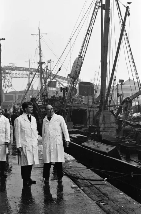 Framed Print : Grimsby fish market, Lincolnshire. 26th September 1963 Framed Print : Grimsby fish market, Lincolnshire. 26th September 1963