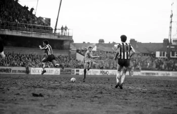 Framed Print : Grimsby v. Manchester City. February 1984 MF14-02-028 The final score was a one all draw Framed Print : Grimsby v. Manchester City. February 1984 MF14-02-028 The final score was a one all draw