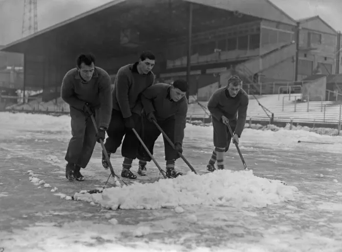 Framed Print : Grounds staff at Bristol Rovers Eastville Stadium struggle to clear snow from the pitch Framed Print : Grounds staff at Bristol Rovers Eastville Stadium struggle to clear snow from the pitch