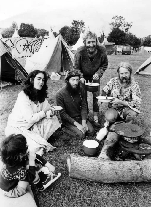 Framed Print : A group of campers from Bradford-on-Avon at the 1982 Glastonbury Festival Framed Print : A group of campers from Bradford-on-Avon at the 1982 Glastonbury Festival
