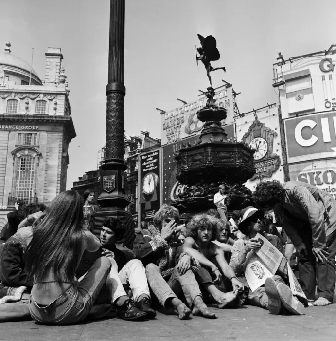 Framed Print : A group of hippies in Piccadilly Circus, London. 15th August 1969 Framed Print : A group of hippies in Piccadilly Circus, London. 15th August 1969