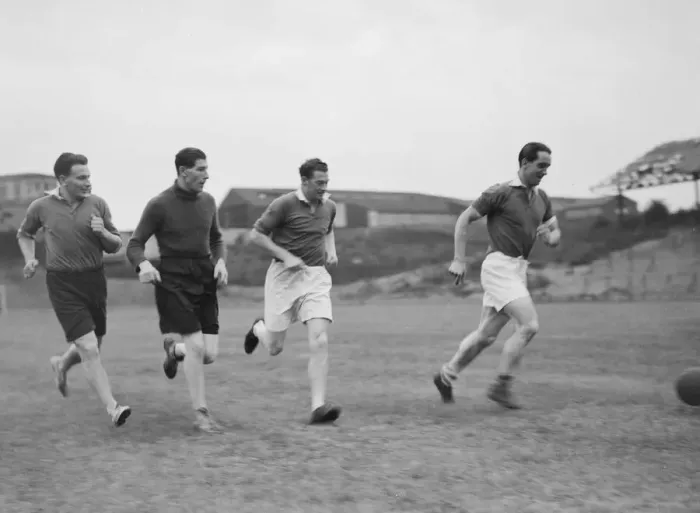 Framed Print : A group of Millwall footballers training the day before the 1945-46 season opens Framed Print : A group of Millwall footballers training the day before the 1945-46 season opens