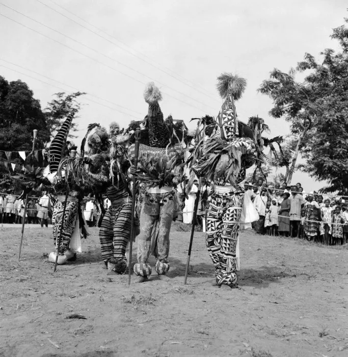 Framed Print : A group of Nigerian dancers who are performing in traditional costume for Queen Elizabeth Framed Print : A group of Nigerian dancers who are performing in traditional costume for Queen Elizabeth