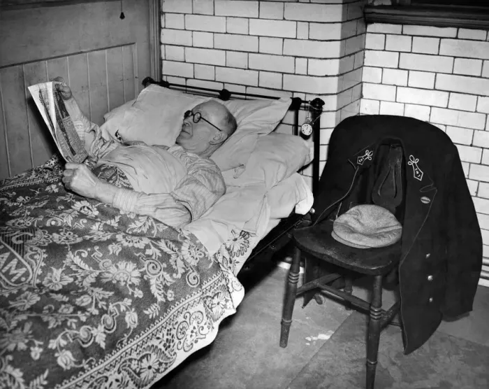 Framed Print : Guard Monagan of Carlisle settles down to a well earned rest after a tiring run from