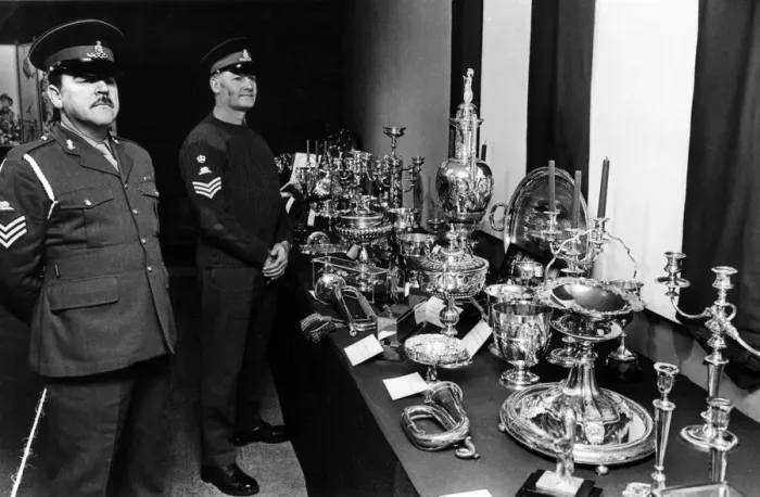 Framed Print : On Guard, Sgt Selwyn Lewis (left) and Staff Sgt Frank Hedley