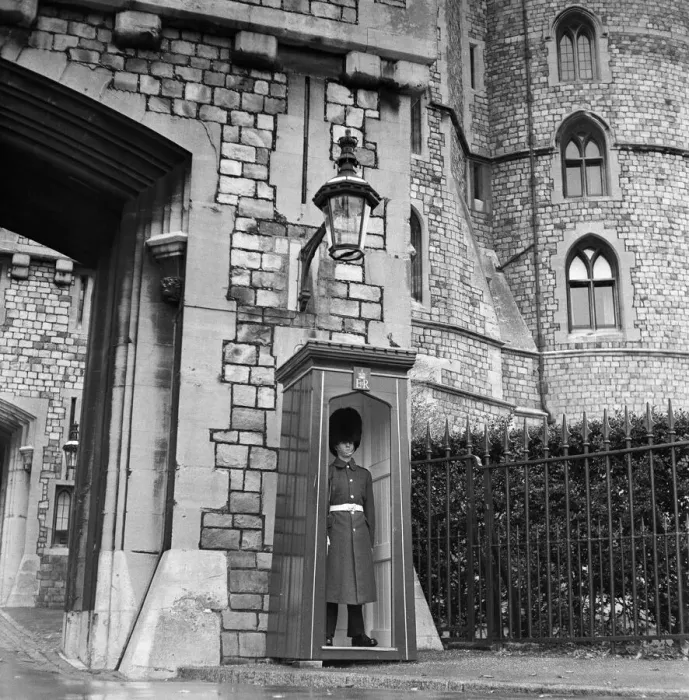 Framed Print : Guards at Windsor Castle, Berkshire. 2nd November 1962 Framed Print : Guards at Windsor Castle, Berkshire. 2nd November 1962