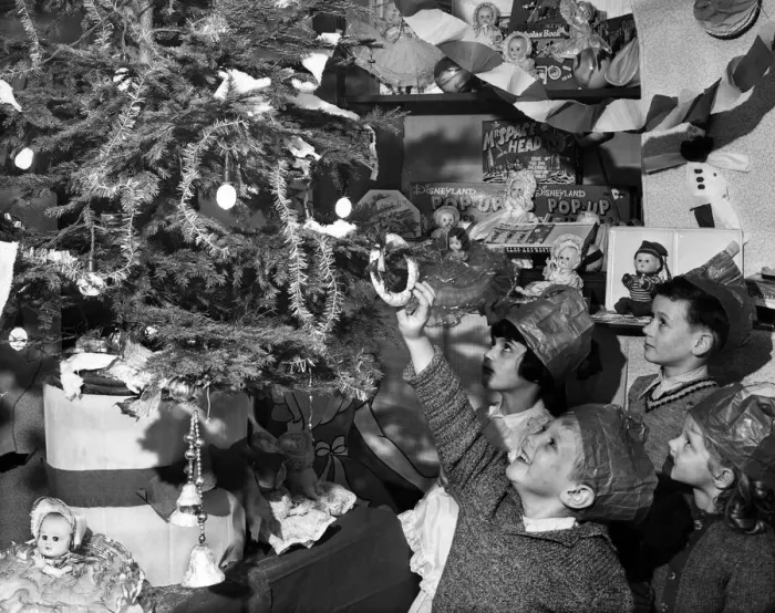 Framed Print : Guest at a Christmas party given by Liverpool Child Welfare Association at their Copperas