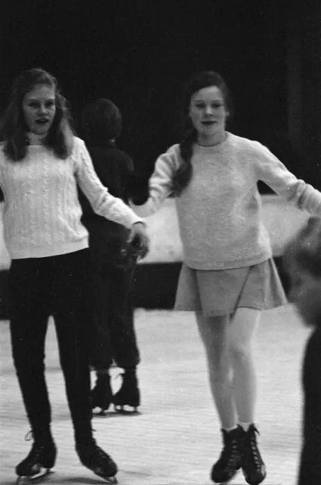 Framed Print : Guildford Children enjoy a day out coach trip to Richmond Ice Rink in Twickenham Framed Print : Guildford Children enjoy a day out coach trip to Richmond Ice Rink in Twickenham