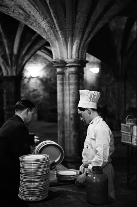 Framed Print : The Guildhall Kitchen, Gresham Street, London, EC2. Food is prepared for a big event in Framed Print : The Guildhall Kitchen, Gresham Street, London, EC2. Food is prepared for a big event in