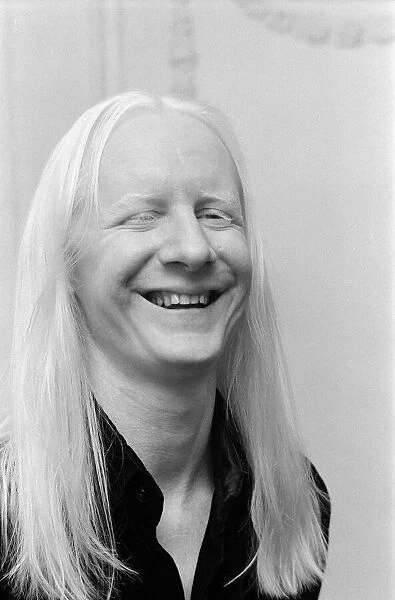 Guitarist Johnny Winter at the Mayfair Hotel. 25th October 1974