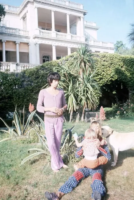Framed Print : Guitarist Keith Richards Rolling Stones with actress Anita Pallenberg Framed Print : Guitarist Keith Richards Rolling Stones with actress Anita Pallenberg