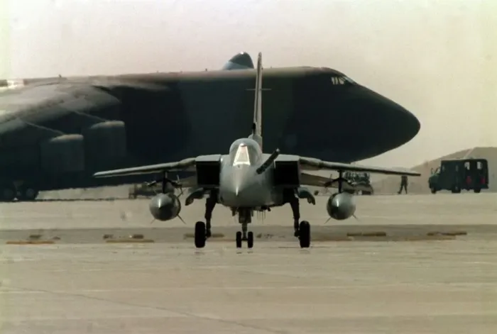 Framed Print : Gulf War Operation Desert Storm. An RAF Tornado F3 fighter taxi