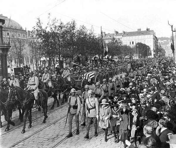 A gun carriage flanked by columns of French war orphans during the funeral of an American