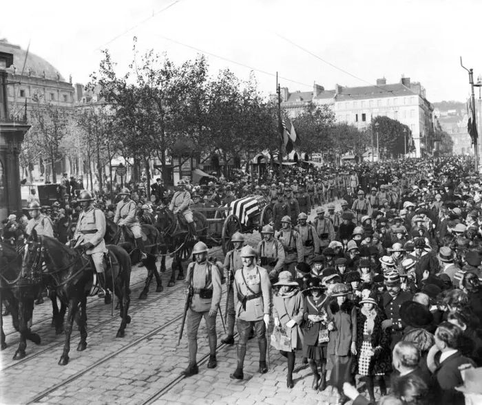 Framed Print : A gun carriage flanked by columns of French war orphans during the funeral of an American