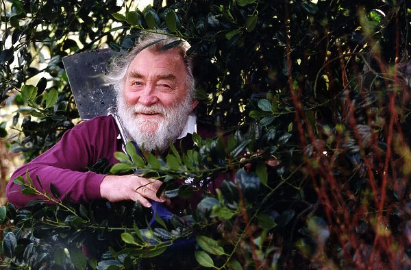 Gwappeling in the undergwof... botanist and parliamentary candidate David Bellamy