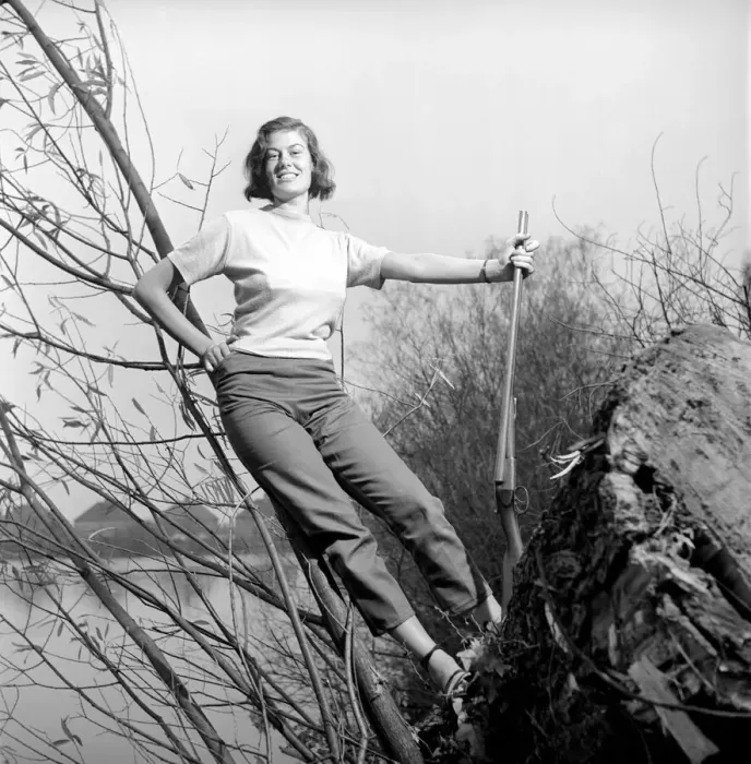 Framed Print : Gwendolen Tulley poses with her rifle as she enjoys a shooting holiday, 1956 Framed Print : Gwendolen Tulley poses with her rifle as she enjoys a shooting holiday, 1956