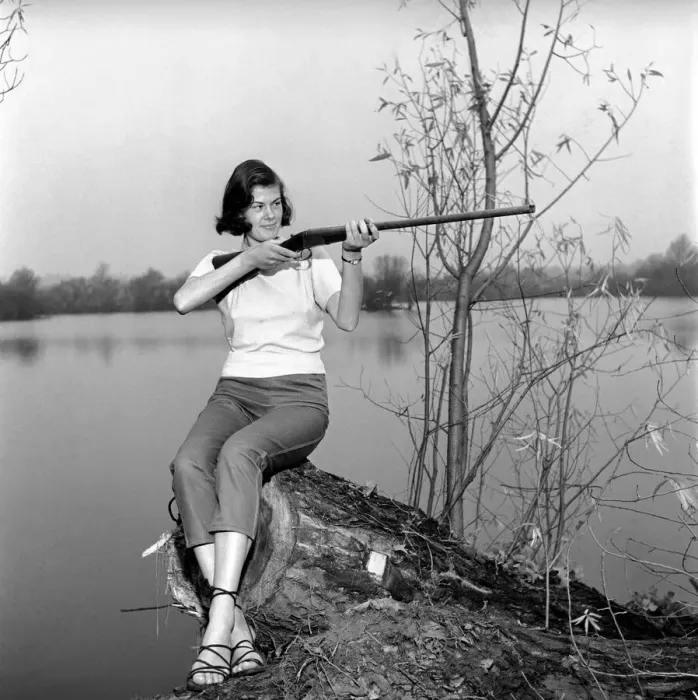 Framed Print : Gwendolen Tulley poses with her rifle as she enjoys a shooting holiday, 1956 Framed Print : Gwendolen Tulley poses with her rifle as she enjoys a shooting holiday, 1956