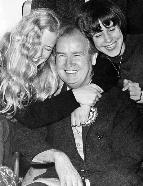 Gwynfor Evans receives a hug from his daughters Meiniri (left) and Branwen (right)