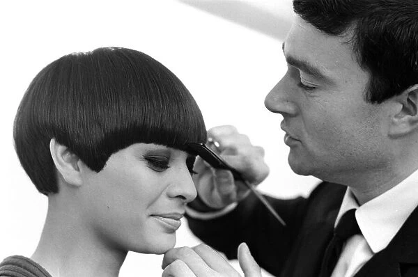 Hairdresser Vidal Sassoon with model Sandra Mundy, giving her the boyish Mary Quant hair