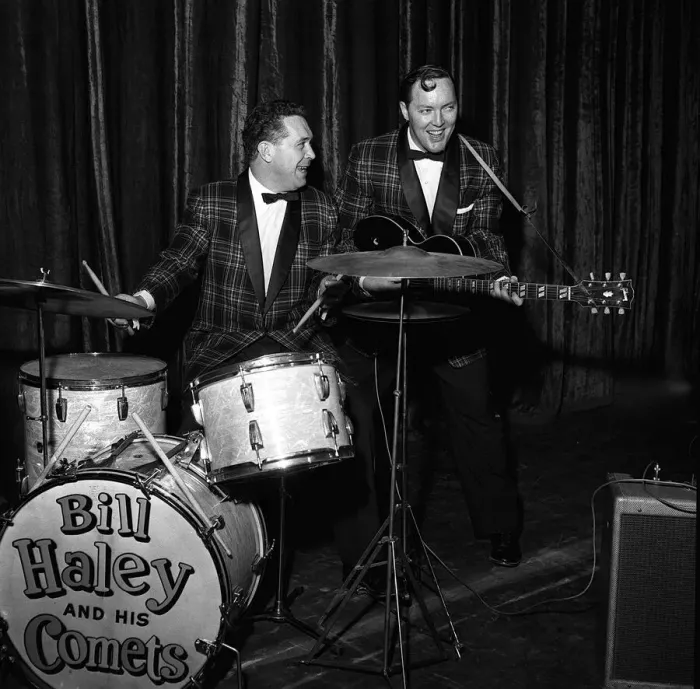 Framed Print : Bill Haley and the Comets tour of Britain which was largely sponsored by the Daily Mirror Framed Print : Bill Haley and the Comets tour of Britain which was largely sponsored by the Daily Mirror