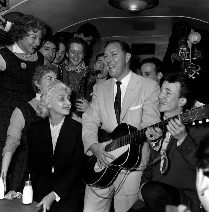 Framed Print : Bill Haley on his first visit to England which was largely sponsored by the Daily Mirror Framed Print : Bill Haley on his first visit to England which was largely sponsored by the Daily Mirror