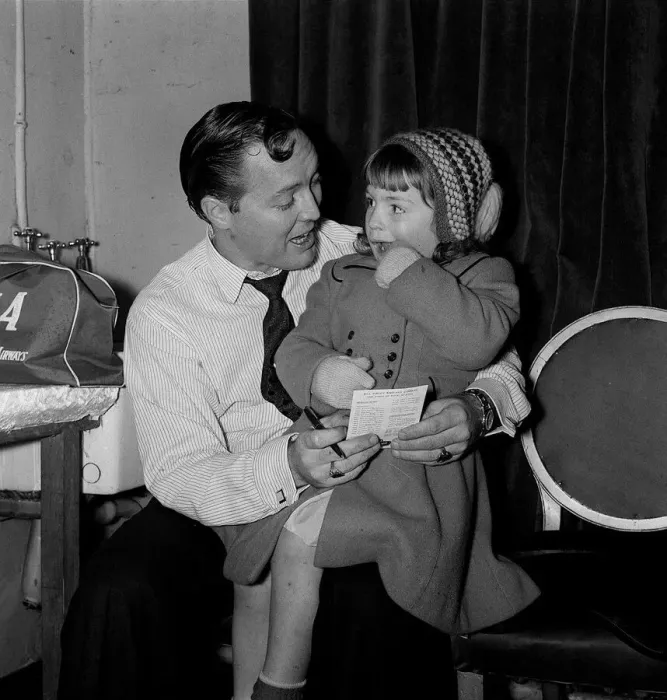 Framed Print : Bill Haley on his first visit to England which was largely sponsored by the Daily Mirror Framed Print : Bill Haley on his first visit to England which was largely sponsored by the Daily Mirror