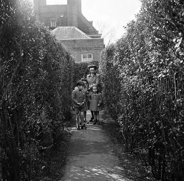 Hampton Court Maze, London Borough of Richmond upon Thames, London, 8th April 1954