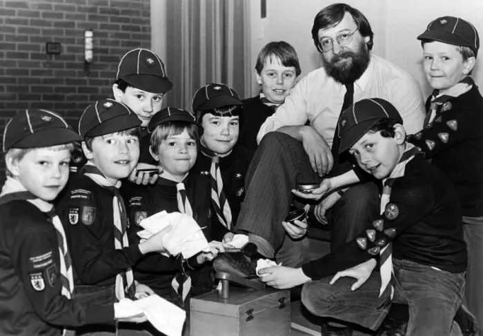 Framed Print : Many hands making light work for a group of Middlesbrough Cub Scouts brushing up on their