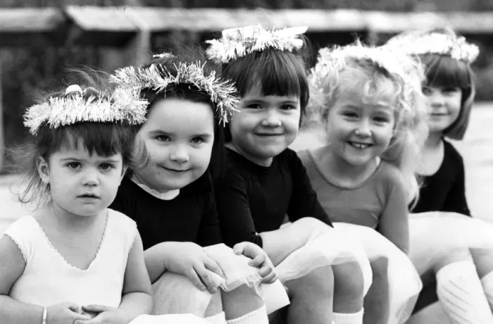 Framed Print : Hannah Needs, aged 2, Claire Todd, aged 4, Rebecca Johnson, aged 4, Stacey Coote
