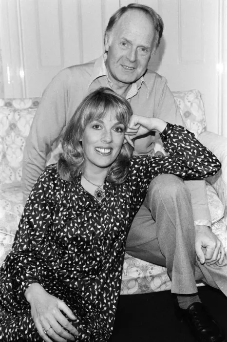 Framed Print : Happily married couple, Esther Rantzen and husband Desmond Wilcox pictured at their home Framed Print : Happily married couple, Esther Rantzen and husband Desmond Wilcox pictured at their home
