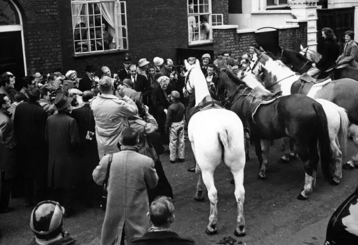 Framed Print : A happy birthday from the Hyde Park Riders who were greeted by Lady Churchill on behalf