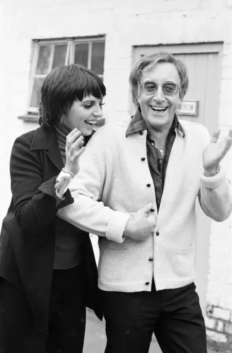 Framed Print : The happy couple, Liza Minnelli and Peter Sellers photographed at Shepperton Studios
